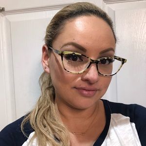 Meet your Posher, Damaris